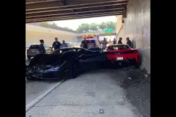 Tre Ferrari si schiantano, una contro l'altra, durante un raduno in America [VIDEO]