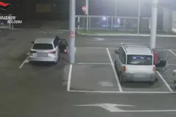 Voi fate la spesa e i ladri vi rubano in auto: ecco come fanno [VIDEO]