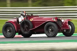 Che bello vedere un'Alfa Romeo 8C del 1933 in pista a Monza [VIDEO]