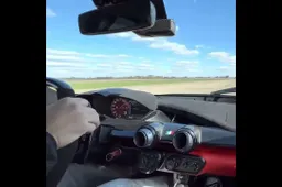 Accelerazione Ferrari LaFerrari: sullo 0-300 km/h non c'è tempo per pensare [VIDEO]