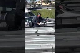 Con la bicicletta in autostrada? Purtroppo sì, protagonista un anziano [VIDEO]