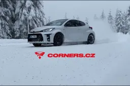 Toyota GR Yaris sulla neve: è il suo habitat naturale [VIDEO]
