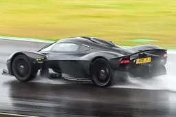 Aston Martin Valkyrie SHOW al Mugello sotto la pioggia battente [VIDEO]