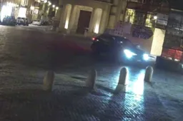 Con la Maserati sulla scala di Trinità dei Monti: ecco il video dell'accaduto