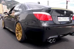 BMW M5 E60: dieci cilindri a V che urlano come pazzi [VIDEO]