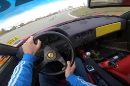 POV Ferrari F40: con lo scarico diretto è tutta un'altra musica [VIDEO]