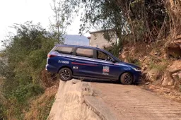 Inversione a U da maestro: a Hong Kong show sullo strapiombo [VIDEO]