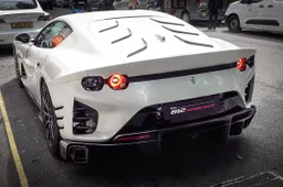La Ferrari 812 Competizione fa il suo debutto a Londra [VIDEO]
