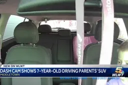 A 7 anni ruba la macchina del papà e scatena il panico prima di fare un incidente [VIDEO]