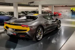 La Ferrari 296 GTB è arrivata in showroom: ecco come suona [VIDEO]