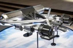 Mazda lancia l’auto che “più guidi meno inquini”: e non è elettrica. Salverà il motore termico?