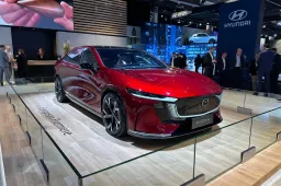 Debutta in Europa la Mazda 6e: info e autonomia della berlina elettrica