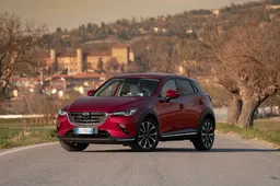 Mazda CX-3 2021: prova su strada, interni, motore e prezzo