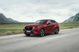 Mazda CX-60 2025, nuovi dettagli interni e un assetto rivisto per il SUV nipponico