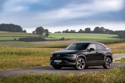 Mazda MX-30 R-EV: prova in anteprima, scheda tecnica, consumi reali, prezzo