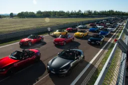Raduno Mazda MX-5, il record mondiale è raggiunto: 707 Miata in pista