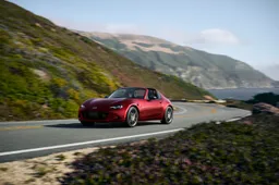 Mazda MX-5 2024, ecco le novità del restyling della Miata
