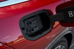 L’Italia fanalino di coda per le auto elettriche: perché i numeri sono così bassi