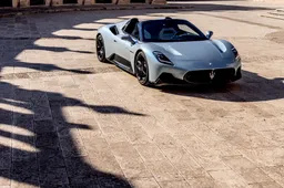 Maserati MC20 Cielo: prezzo, scheda tecnica, interni, prova in anteprima