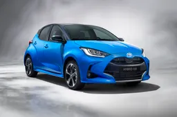 Toyota Yaris Hybrid 2024: interni, motore ibrido, data uscita