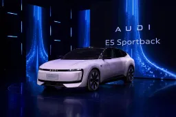 Audi presenta la prima auto senza i Quattro Anelli: ecco la E5 Sportback