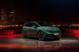 La Cupra Born si aggiorna: nuovi powertrain e batterie, più autonomia e sicurezza di serie