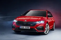 Škoda Octavia RS iV 2020: motore plug-in hybrid, esterni e interni