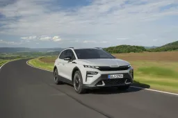 Škoda Elroq MY26: arriva la versione 85x a trazione integrale, più dotazioni e incentivi