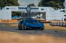 Dove la polvere profuma di benzina: viaggio nel tempio di Goodwood