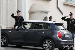 Giorgia Meloni guida una Mini Cooper: ecco le parole forti di Lagone