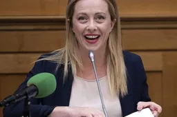 Auto elettriche: l’Italia fa una corte spietata alla Cina