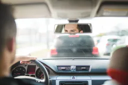 Il mercato delle usate cresce, ma crollano i prezzi delle elettriche