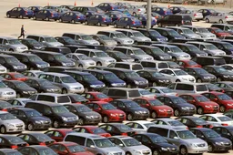 Moody’s: possibile downgrade per 7 Marchi auto. Cosa significa?