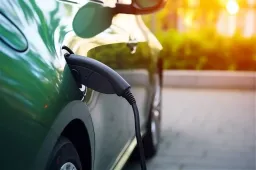 Senza incentivi l’auto elettrica non vende: in Germania crollo del 54%