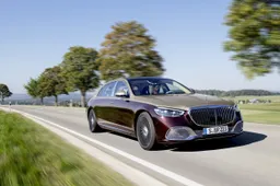 Mercedes-Maybach Classe S: la berlina extra lusso arriva in Italia