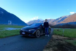 Mercedes-AMG EQE 53 4Matic+, come va l'elettrica da 626 CV tra neve e ghiaccio? Il primo contatto
