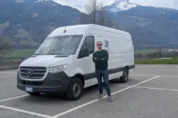 Mercedes Sprinter festeggia i 30 anni con un epico viaggio tra Stoccarda e Milano