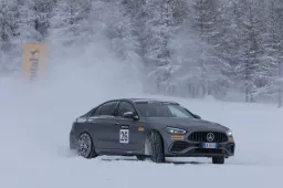 Abbiamo provato la gamma Mercedes-AMG al Ghiacciodromo di Livigno: ecco com'è andata