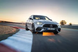 Mercedes C 63 AMG: motore, ibrido plug-in, foto, prezzo, prestazioni