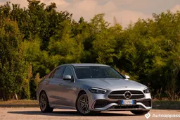 Mercedes Classe C 2022: prova su strada, interni, motori e prezzi