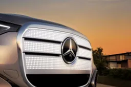 Con la nuova Mercedes GLC: c'è la griglia luminosa che cambia per sempre il volto del Brand