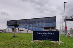 Follia in Germania: sparatoria nella fabbrica Mercedes, due morti