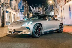 Arriva una versione più economica per la spider elettrica MG Cyberster