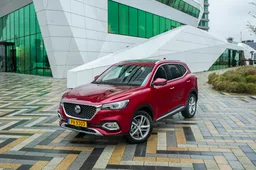 MG EHS 2022: batteria, prestazioni, dimensioni, interni