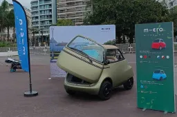 Microlino porta la Dolce Vita elettrica al Cannes Yachting Festival 2025