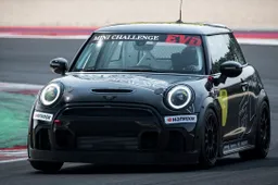 MINI Challenge 2022: calendario, vetture, circuiti e il debutto della nuova JCW EVO da 300 CV