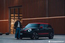 Mini Clubman JCW 2023: prova su strada, interni, motore, prezzi