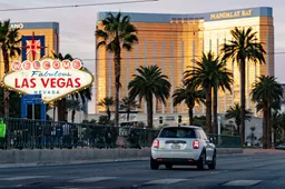 La Mini Cooper SE nella "Fabulous Las Vegas": un'elettrica nella Sin City