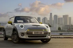 Mini elettrica: cambio epocale per la Casa inglese, presentata la Cooper SE