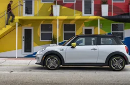 Con la Mini elettrica sulle tracce di Hemingway: da South Beach a Key West